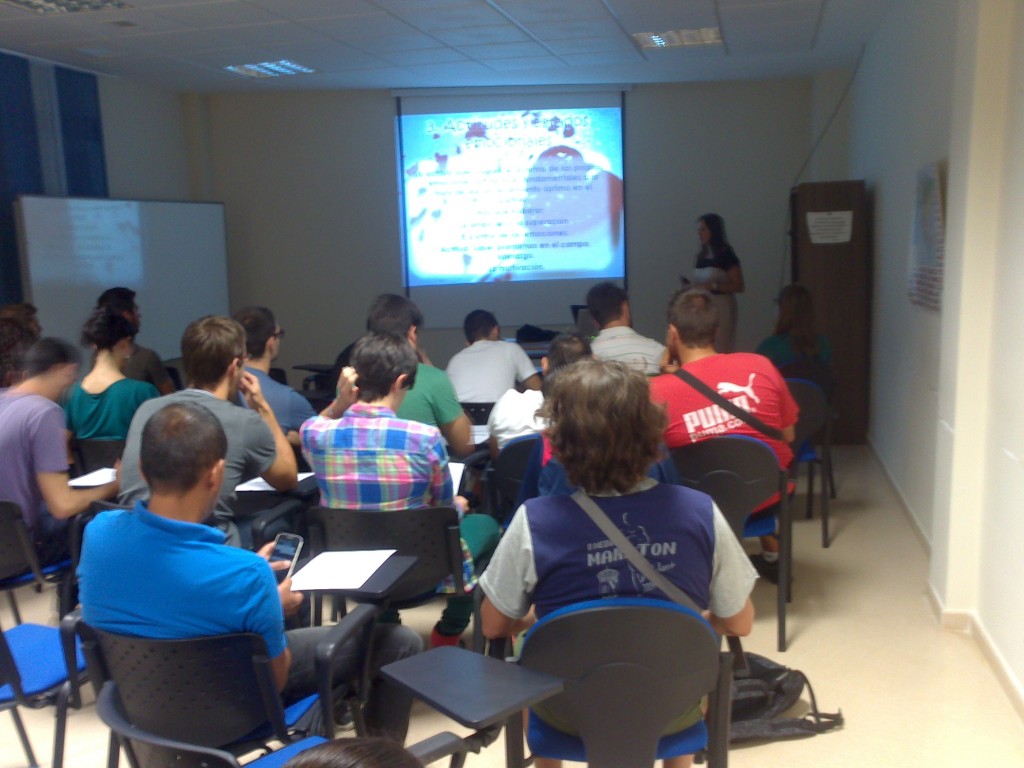 Zoraida Rodríguez Vílchez impartiendo el taller. Fuente: Avance Deportivo