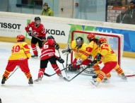 Debut con derrota de la selección femenina de hockey hielo ante Canadá en la Universiada