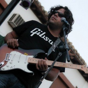 El madrileño en su versión guitarrista.
