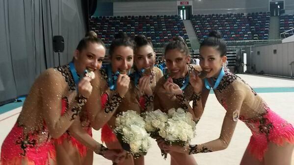 El conjunto español ha logrado la medalla de bronce en el ejercicio de mazas. Fuente: RFEG