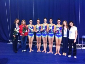 El equipo español de gimnasia rítmica tras ganar la plata. Fuente: RFEG