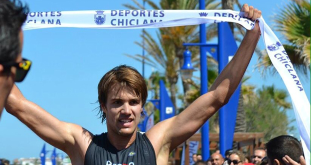 El malagueño tras proclamarse campeón de Andalucía de triatlón. Fuente: AD