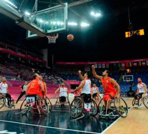 España frente a Irán durante su primer partido en el Mundial de Corea. Fuente: AD