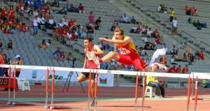 Garrantxo salta una valla en una carrera. Fuente: AD