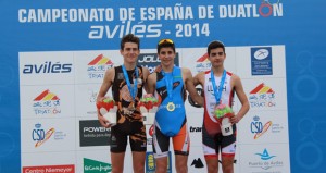 El triatleta tras ganar un campeonato. Fuente: AD 