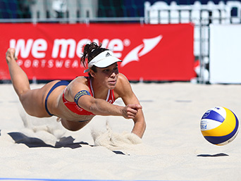 Elsa Vaquerizo durante el torneo de Grand Slam celebrado en la localidad estadounidense de Long Beach. Fuente: RFEVB