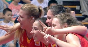 Las chicas celebran la medalla. Fuente: COI