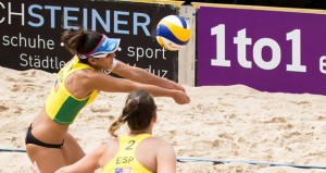 Ester Ribera y Amaranta Fernández en el torneo de vóley playa en Vaduz. Fuente: AD