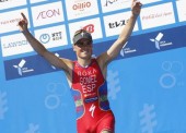 Gómez Noya revalida su triunfo en el triatlón de Pekín