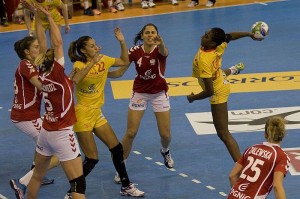 Shandy Barbosa en un lance del juego. Fuente: Rfebalonmano