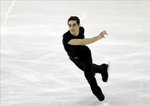 El español Javier Fernández, durante su participación en el programa corto masculino de la final del Gran Prix de patinaje artístico que se celebra en Barcelona. Fuente: EFE