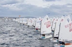 Línea de salida de la última regata de la clase Optimist. Fuente: RCNP