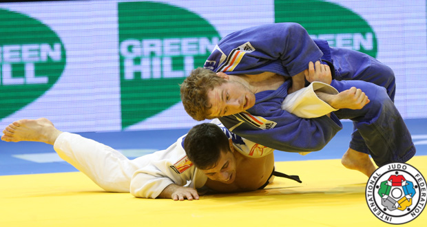 El judoka español, Fran Garrigós, de blanco, en el Grand Prix de Dusseldorf. Fuente: IJF Media Zahonyi