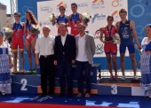 Los triatletas júniors toman el podio europeo
