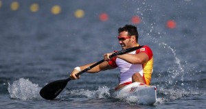 El doble medallista olímpico, Saúl Craviotto, durante una competición de kayak. Fuente: AD