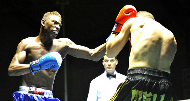 El boxeador español Youba Sissokho durante un combate. Fuente: Jose Salvador