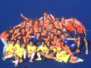 España sub18 hockey hierba. Fuente: rfeh.es