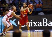 España suma y sigue ganando a Polonia