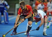 Inglaterra pone el freno a los 'redsticks'