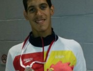 Hugo González, bronce en los 400 estilos