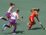 Triunfo de las 'redsticks' ante Escocia en el encuentro que cierra la serie de 3 (5-3) 