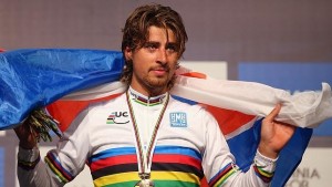 Peter Sagan se ha enfundado el maillot arco iris. Fuente: EFE.