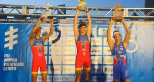 Los españoles Gómez Noya y Mario Mola, en lo más alto de la general del Campeonato del Mundo. Fuente: ITU Media. 