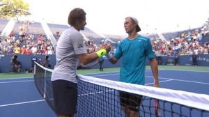 David Ferrer debuta ganando al moldavo Albot. Imágenes: AD