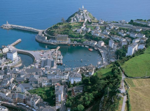 Localidad asturiana de Luarca, inicio de la 16ª etapa de la Vuelta. Imágenes: AD