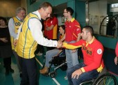 El comisario de educación y deportes de la UE visita a deportistas paralímpicos