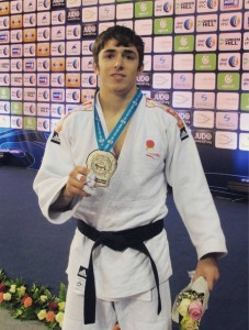 Alberto Gaitero posa con su medalla de plata. Fuente: Alberto Gaitero. 