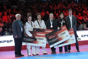 Eva Calvo en el podio. Fuente: Fetaekwondo