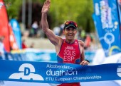 Rafa Solís se corona campeón en el Mundial de Triatlón de Invierno