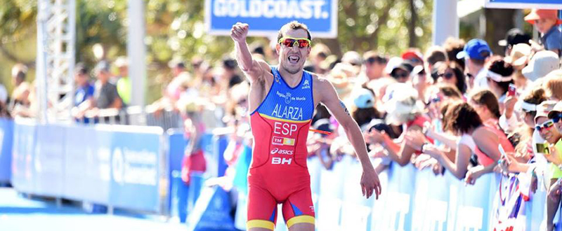 El triatleta español, Fernando Alarza, en la competición de Gold Coast. Fuente: ITU