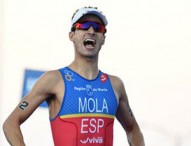 Mario Mola vence en Canadá y acaricia la triple corona