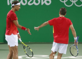 Rafael Nadal y Marc López acarician las medallas