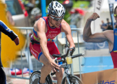 Jairo Ruiz nada, pedalea y corre hacia el podio de Río
