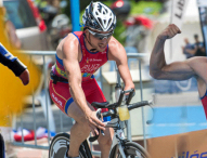 Jairo Ruiz nada, pedalea y corre hacia el podio de Río