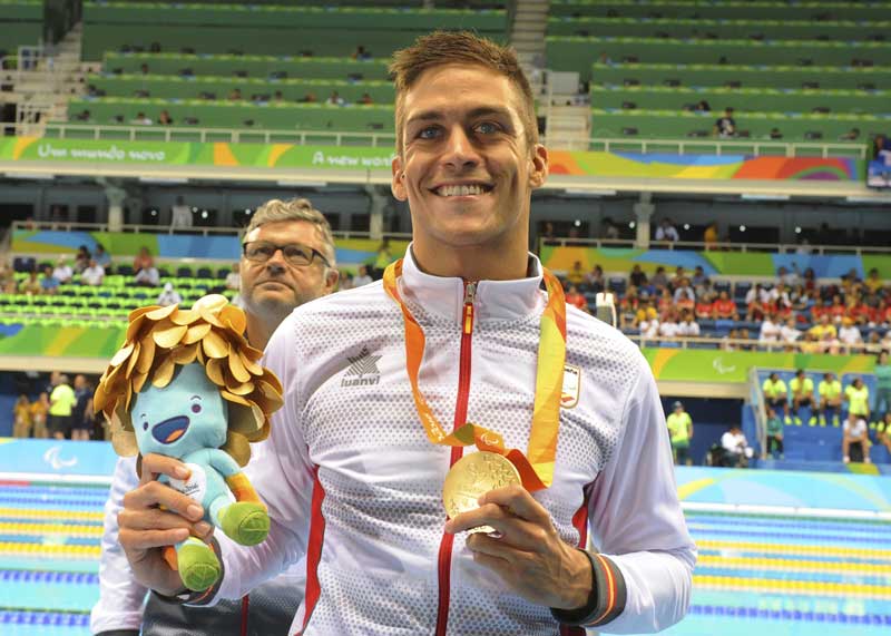 Israel Oliver con su medalla en Río. Fuente: CPE