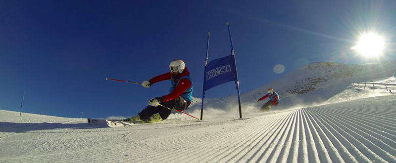 La pareja española de esquí alpino paralímpico, Jon Santacana-Miguel Galindo, durante una competición. Fuente: Ad