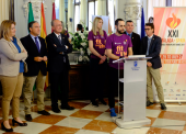 Pablo Ráez como bandera en los Juegos Mundiales de Deportistas Trasplantados en Málaga