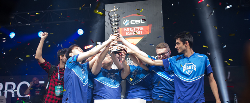 Los Giants con el trofeo. Fuente: ©MikiLopez | ESL | eslgaming.com