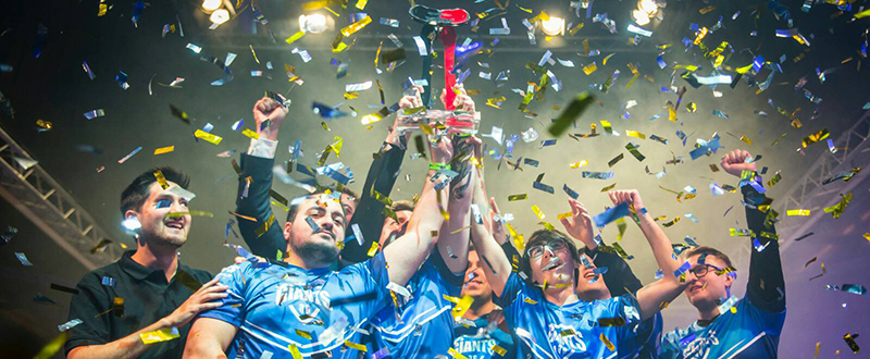 Giants con el trofeo. Fuente: Giants Gaming