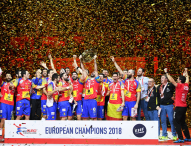 Los 'Hispanos' rompen el maleficio y se coronan en Europa (29-23)