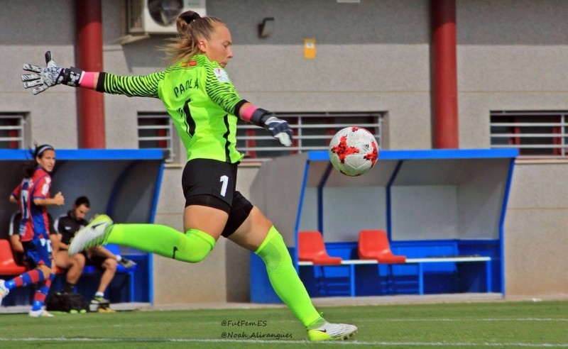 Paola Ulloa jugando con el M adrid CFF. Fuente: AD