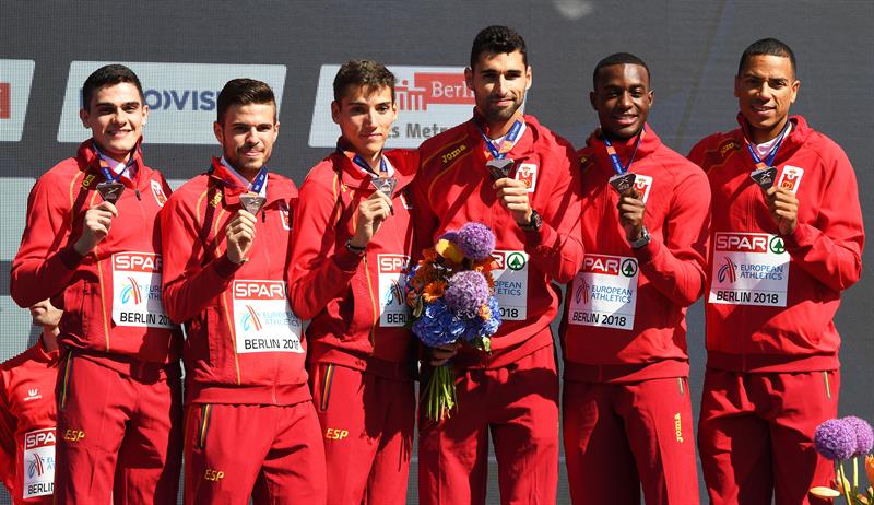 Bronce español en 4x400. Fuente: EFE/EPA/CLEMENS BILAN