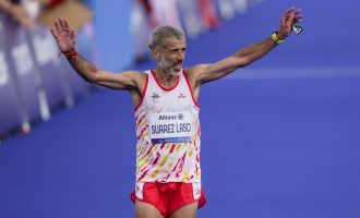 Corona de plata en maratón para Alberto Suárez en París 2024