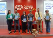 'Guías hacia la luz', libro de David Casinos y sus perros guía