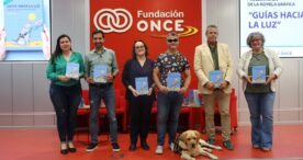 'Guías hacia la luz', libro de David Casinos y sus perros guía