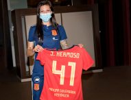 Jenni Hermoso, homenajeada por sus compañeras tras su récord goleador